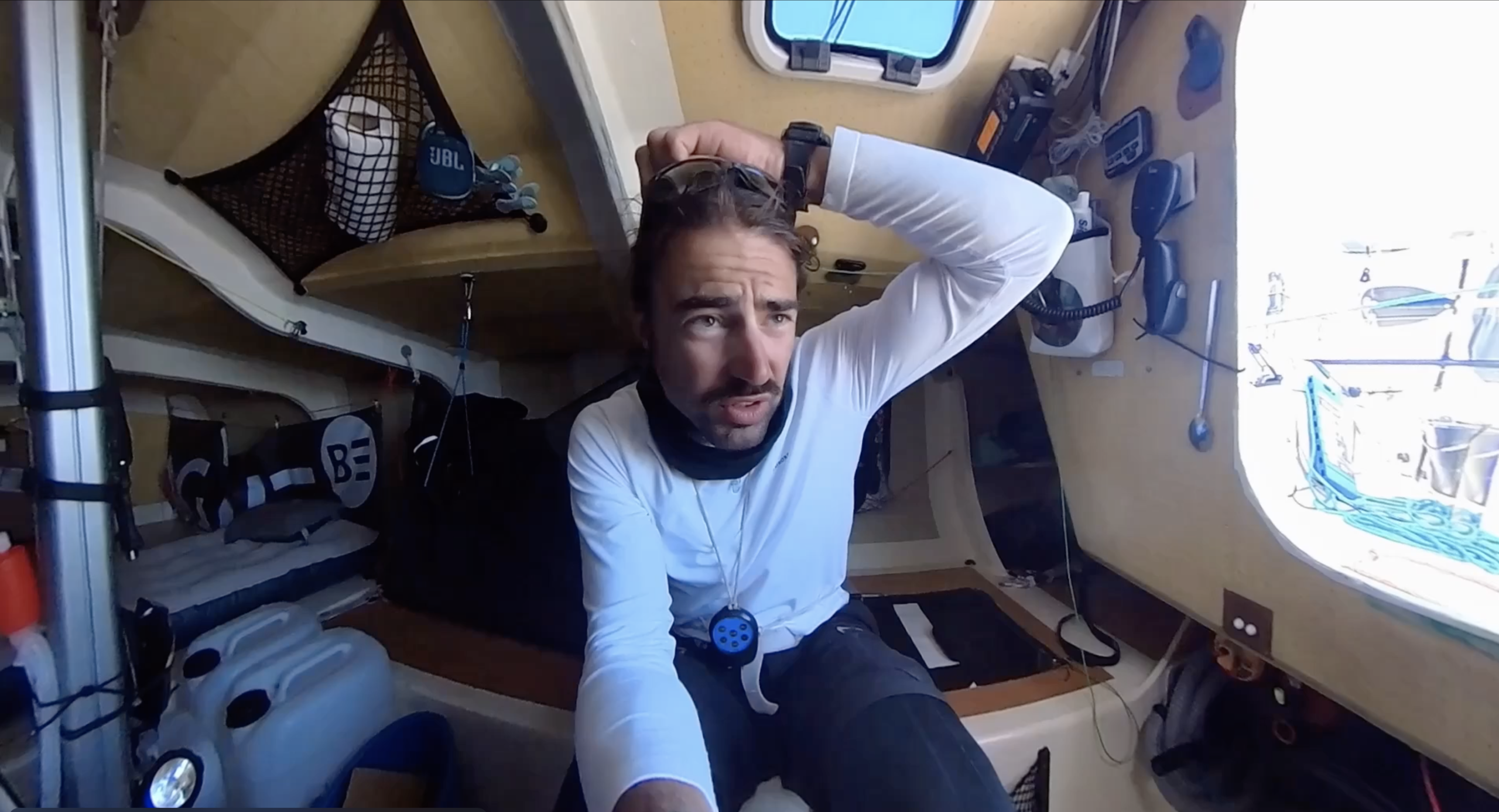 Photo capturée au moment où le skipper Antoine et le bateau LocalClimat