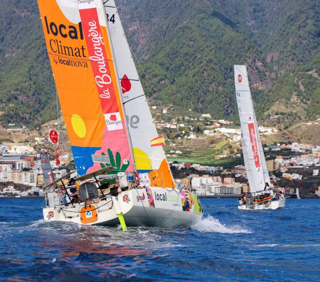 Le bateau LocalClimat by LocalNova défile à La Palma lors de la parade organisée pour remercier l’île avant la dernière étape ©Maxim Moulin