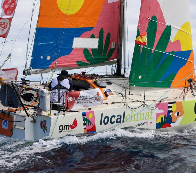 Le bateau LocalClimat by LocalNova à La Palma pendant la parade organisée pour remercier l’île de son accueil avant le départ de la Mini Transat ©Maxim Moulin
